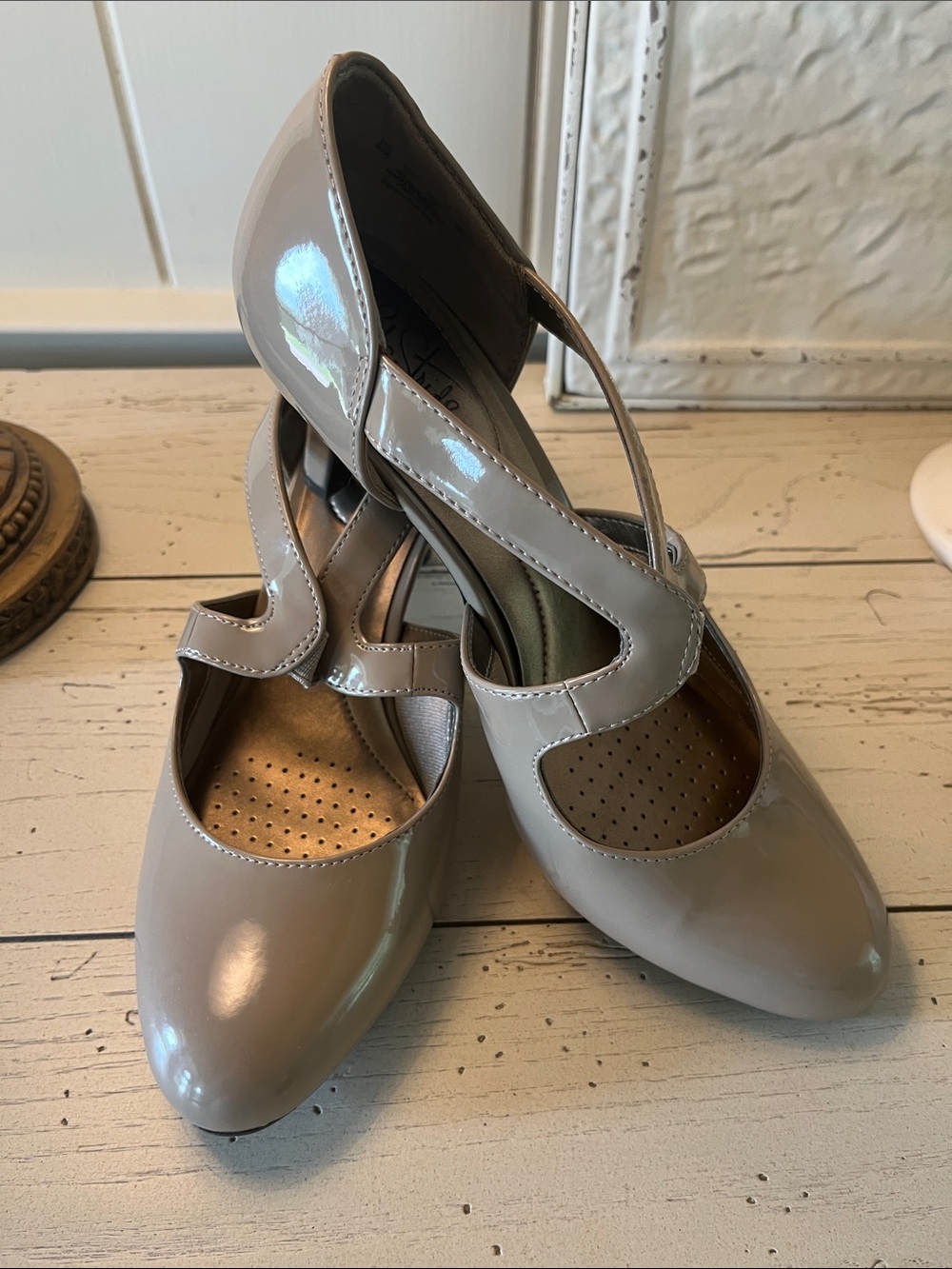 Life Stride Women’s Taupe Patent Mary Jane Heels